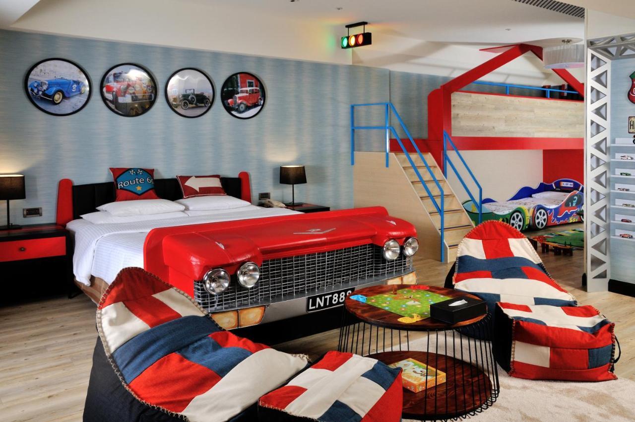 E-Da Royal Hotel Dashu Bagian luar foto The London themed room at the hotel