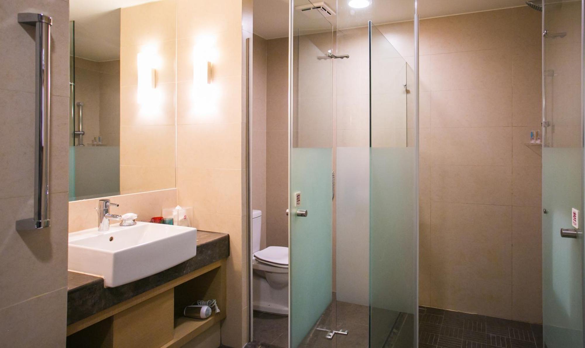 E-Da Royal Hotel Dashu Bagian luar foto A shower enclosure