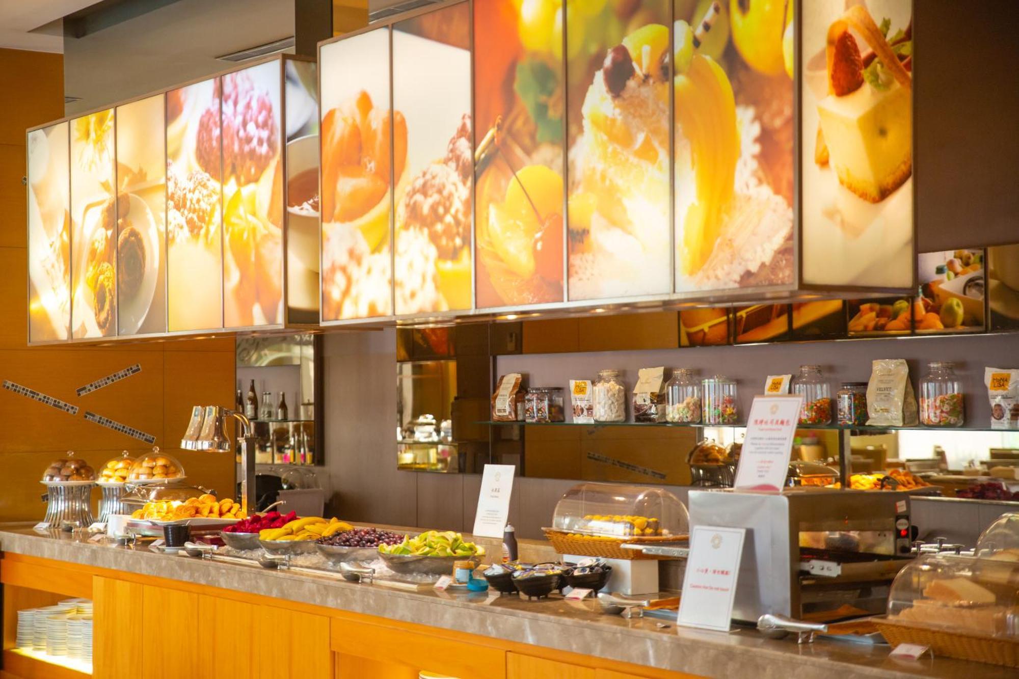 E-Da Royal Hotel Dashu Bagian luar foto A salad bar