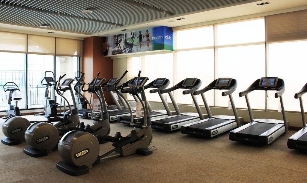E-Da Royal Hotel Dashu Fasilitas foto A typical gym