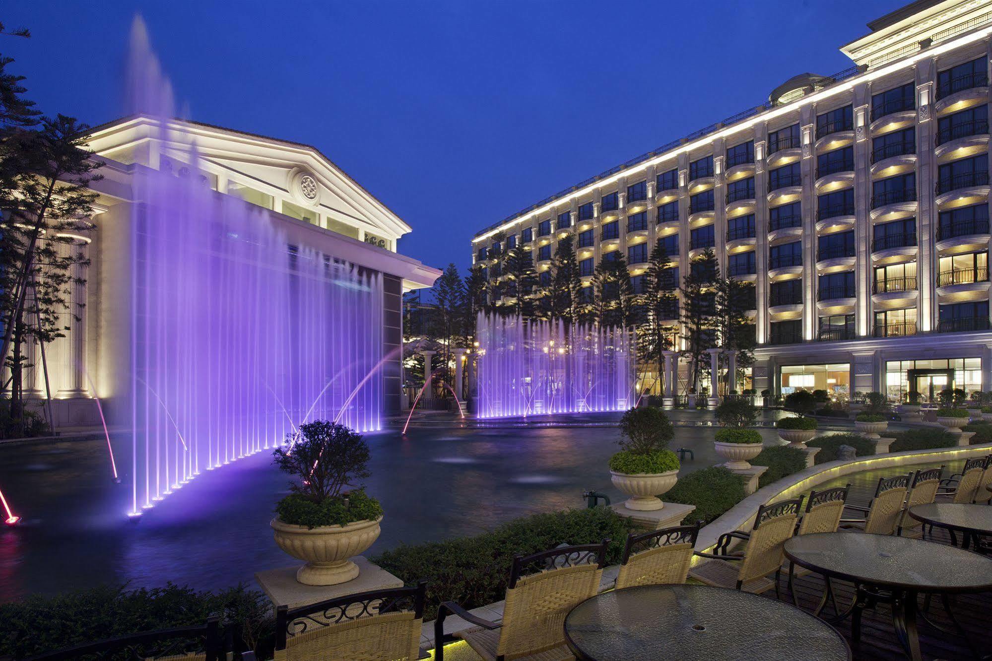 E-Da Royal Hotel Dashu Fasilitas foto The hotel's fountain