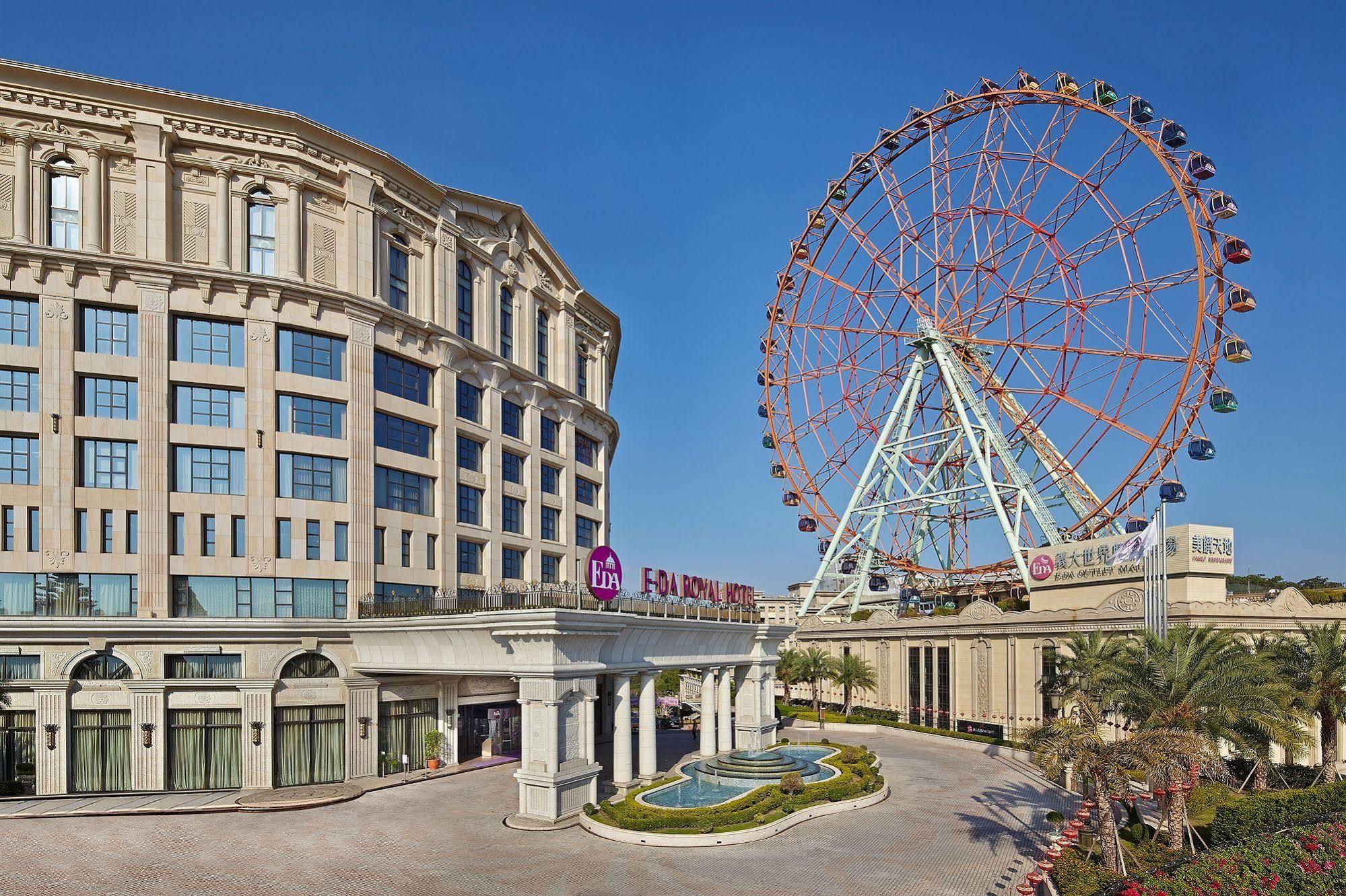 E-Da Royal Hotel Dashu Bagian luar foto The hotel and the Eye of the Emirates
